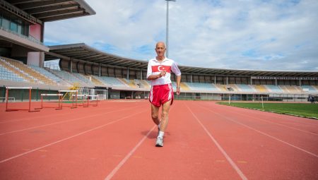 71 yıldır spor yapan veteran ulusal atlet, depremzedeler için yarışmak istiyor