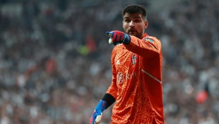 Ersin Destanoğlu, Avrupa’da kulüp bakıyor