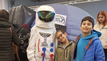 Foça’da Çocuklar Uzay Küresi İle Öğrendi