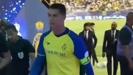 ‘Messi senden daha güzel diyen’ çocuğa Ronaldo’nun karşılığı