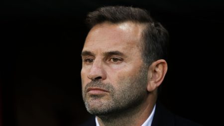 Okan Buruk play-off’la ilgili net konuştu. “Görüşlere hürmet duyuyoruz, önümüzdeki sene düşünülebilir.”