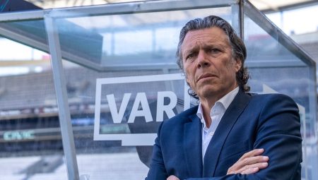 Beşiktaş, Fenerbahçe derbisi için de Urs Meier’i getirmeyi düşünüyor