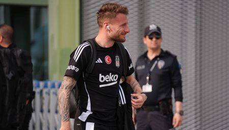 Immobile’den gece yarısı paylaşımı: Altın ayakkabı ile ileti