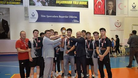 Okullar Ortası Voleybol Turnuvası Tamamlandı