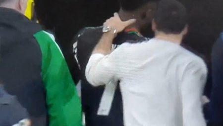 Real Madrid-Arsenal maçının devre ortasında olay