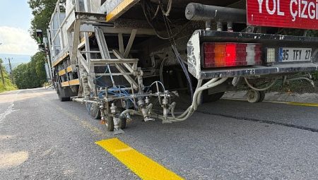 Büyükşehir yollara son biçimini veriyor