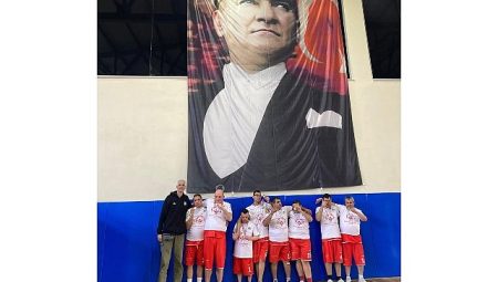 Özel çocuklar altın madalyaları Ayvalık’a getirdi…