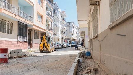 Balçova’da park yenileme ve etraf düzenleme mesaisi