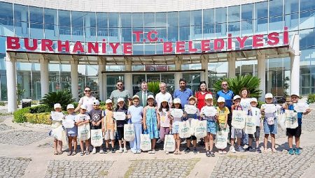Burhaniye’de etrafa hassas öğrenciler ödüllendirildi