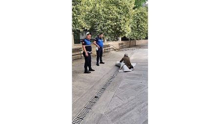 Büyükşehir zabıtasından yardım eli