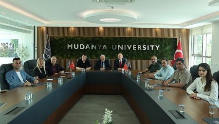 Lider Şadi Özdemir özel eğitim kurumları temsilcileri ile buluştu