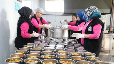 Burhaniye Belediyesi’nden Binlerce Haneye Dayanak Eli
