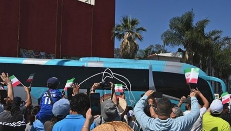 İran’ın konakladığı otel önünde protesto şovları yapıldı!