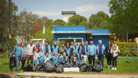 İzmir’de ortak hayat alanlarında örnek dayanışma
