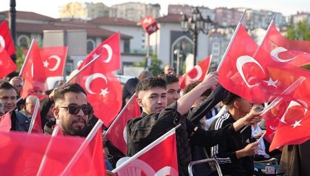 Keçiören’de Ulusal Heyecan Dev Ekranda Yaşandı